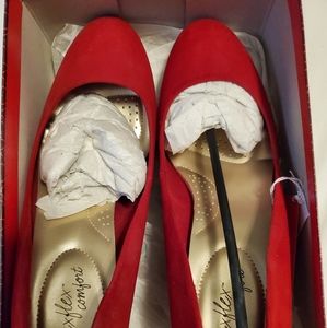 karma karma red pumps